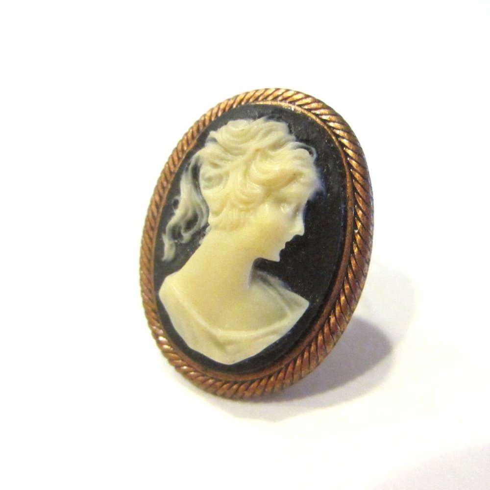 Victorian Intaglio Cameo Brooch